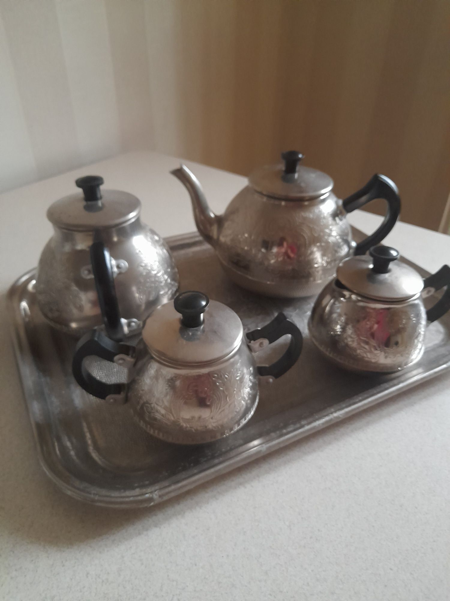 Чайно- кофейный набор из 4-х предметов на подносе