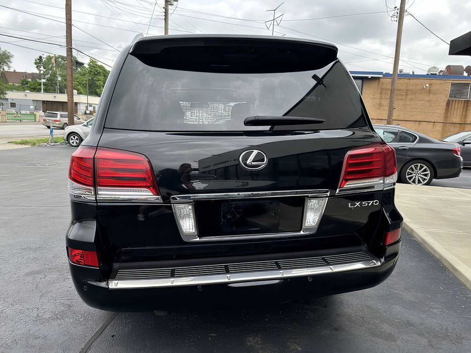 Lexus LX 570      2014