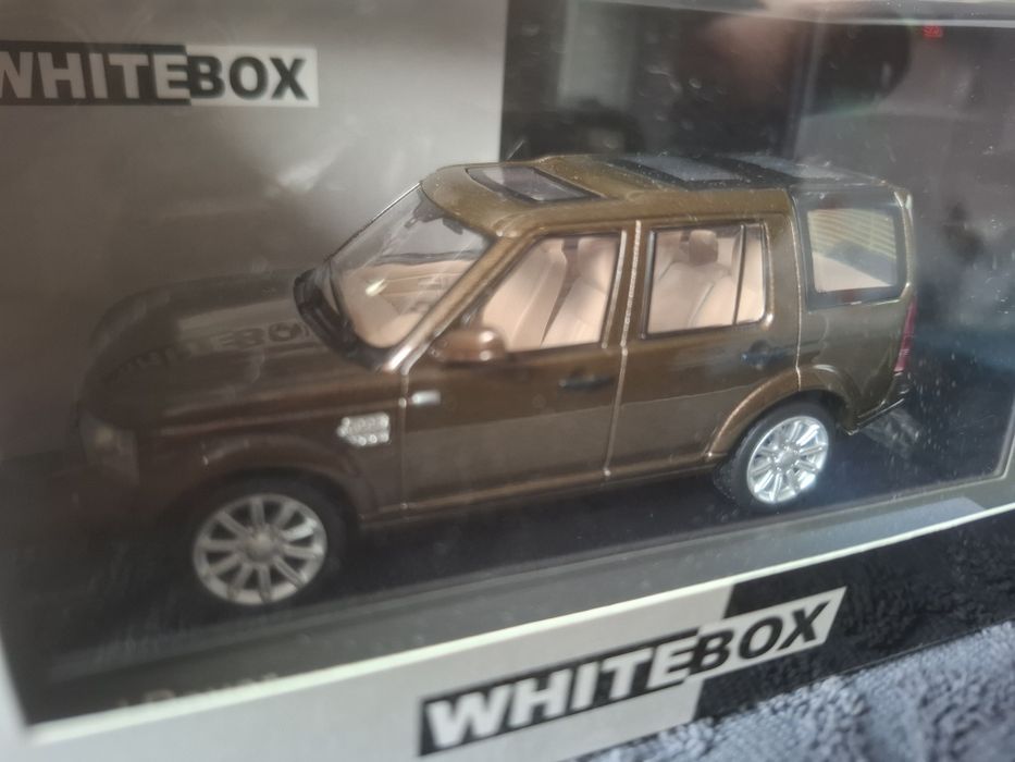 Model 1 43 Land Rover Discovery 4