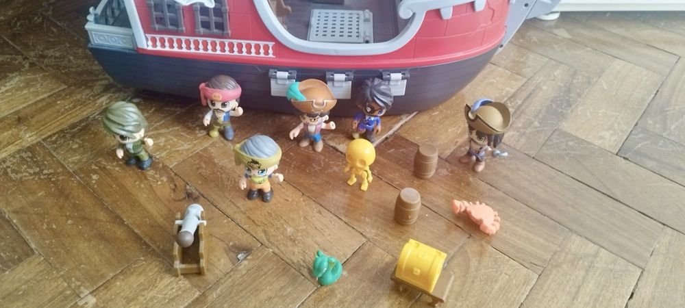 Barco pirata dos pinipons