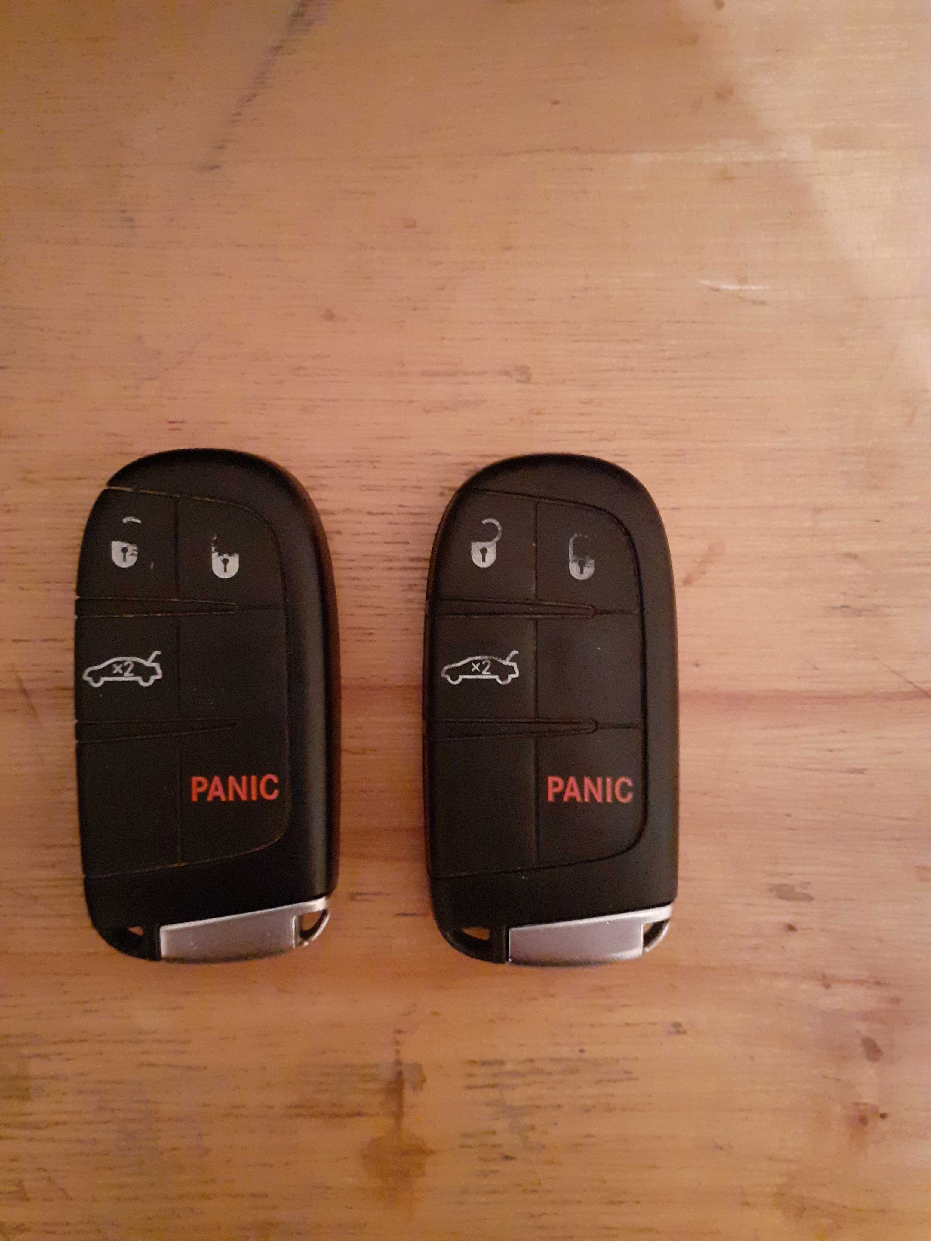 Оригінальні ключі до автомобіля Chrysler 200 14-16р.