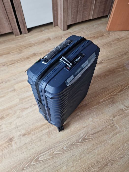 Walizka kabinowa Samsonite Upscape 55cm powiększana granatowa