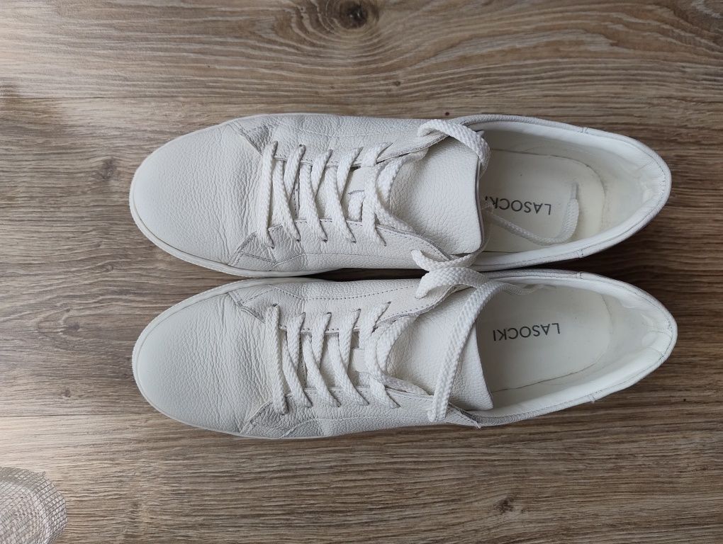 Białe skórzane buty sneakersy CCC Lasocki