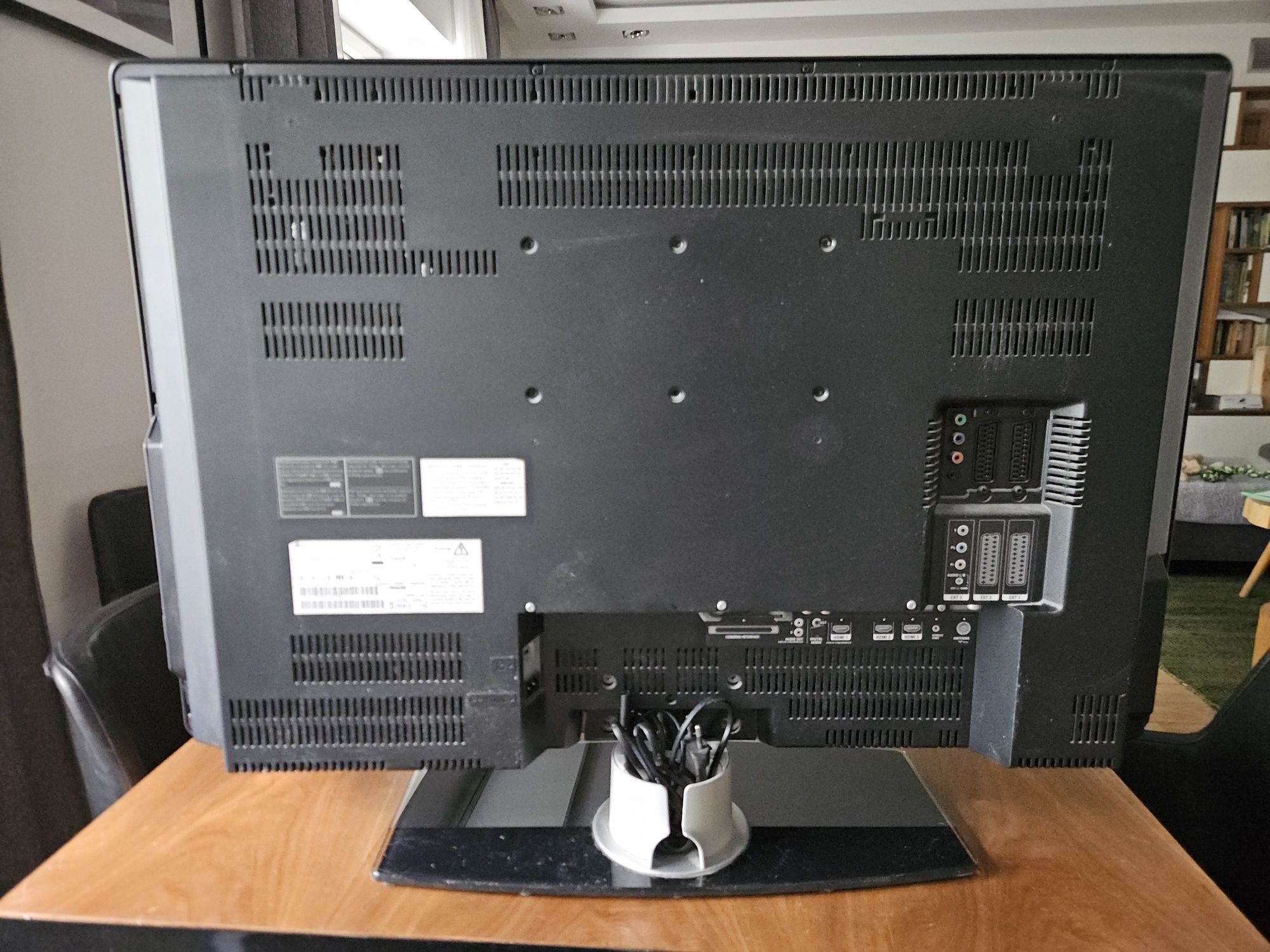 Telewizor Philips LCD 32 cale 3xHDMI Scart YPbPr