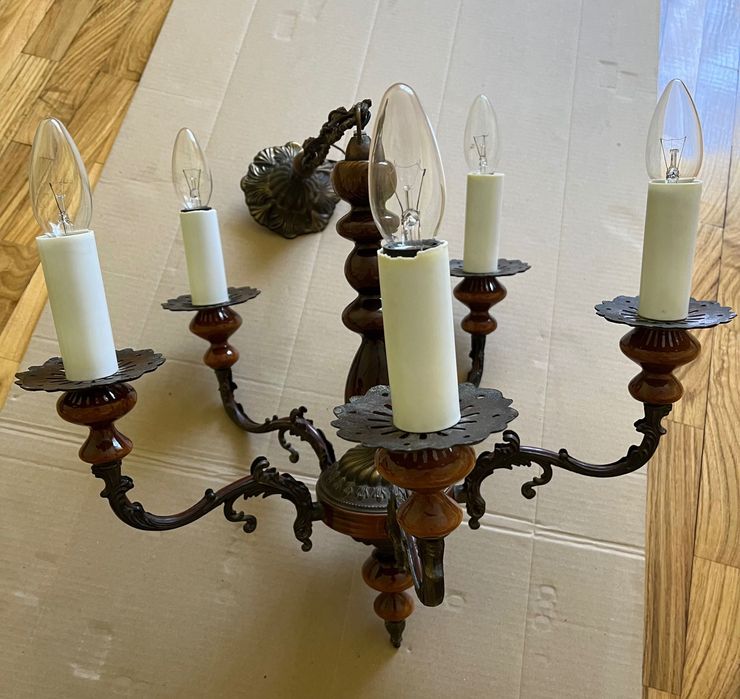 Lampa, żyrandol ze zdobieniami