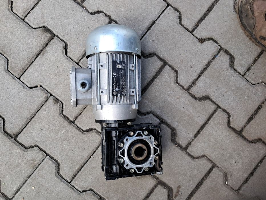 Okazja motoreduktor 0.55kw 23obr