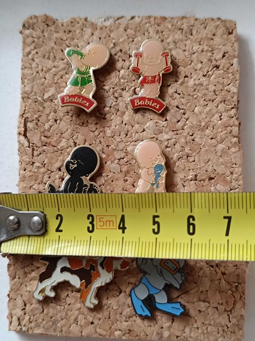 4 Pins antigos dos Babies e 2 de animais