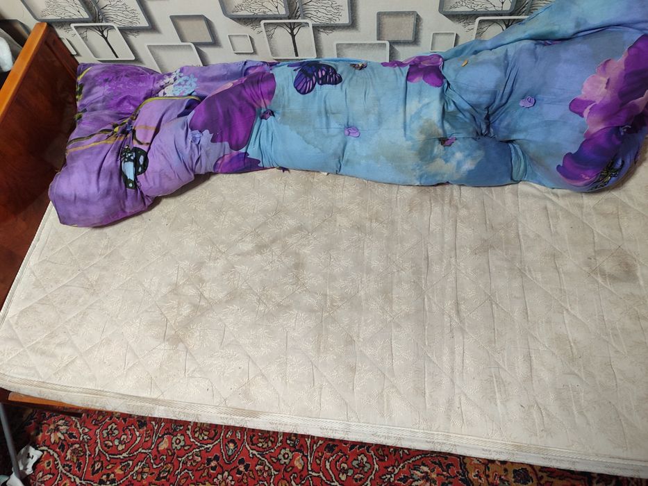 Продам деревянную кровать