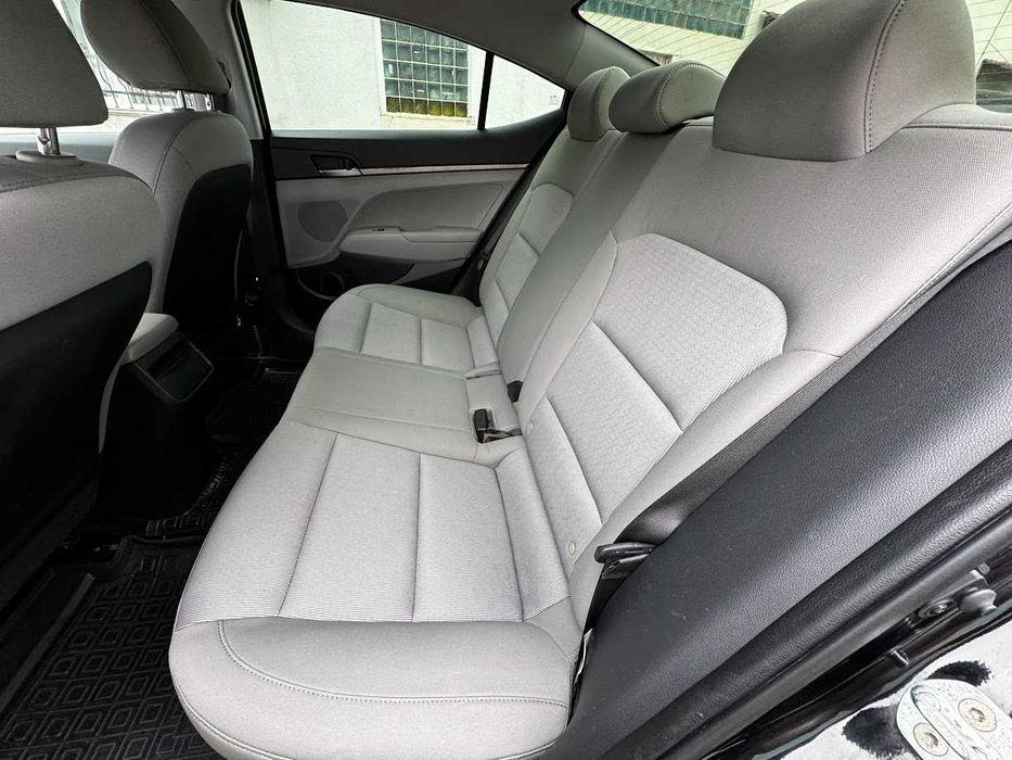 Hyundai Elantra 2.0 AT 2016 газ/бензин, автомат — без вкладень