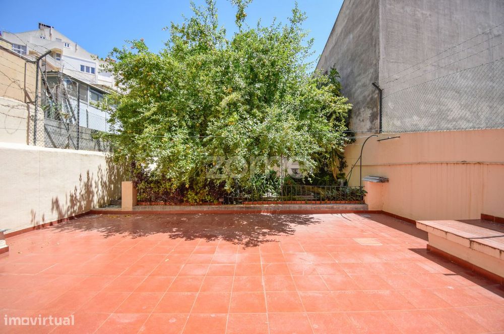 Apartamento T3 para arrendamento mobilado, c/jardim, junto Metro Anjos