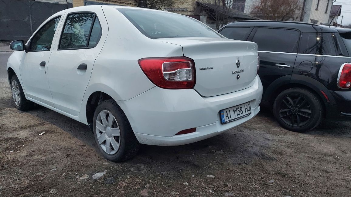 Рено логан renault logan 2015 1.2 газ в хор . Сост.