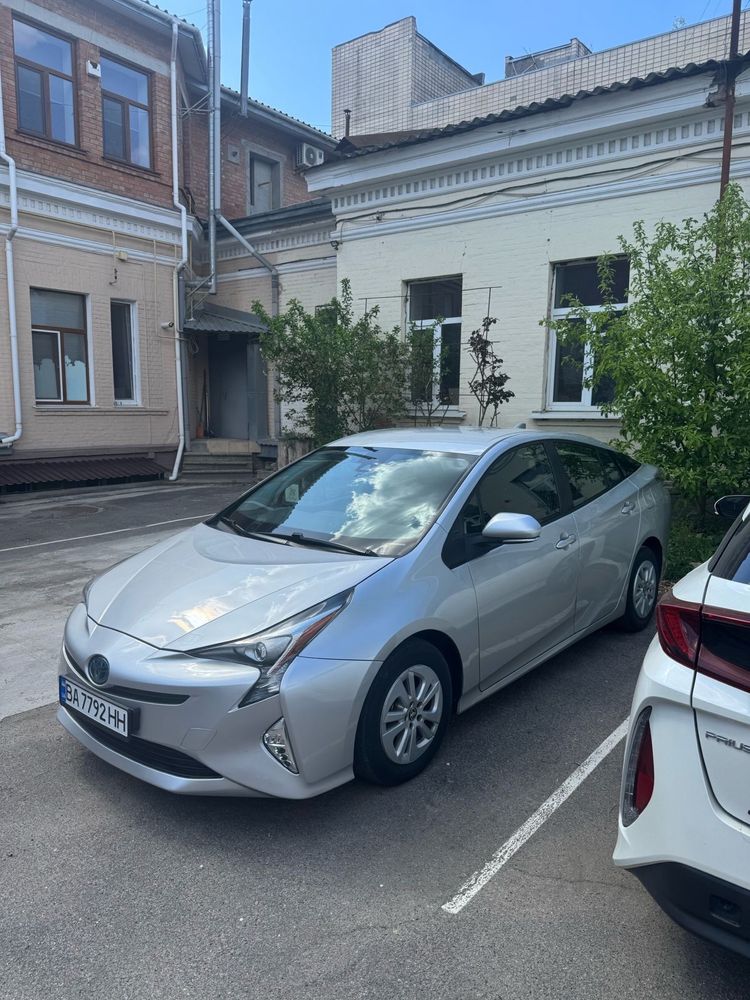 Сдается в аренду Toyota prius приус 2018