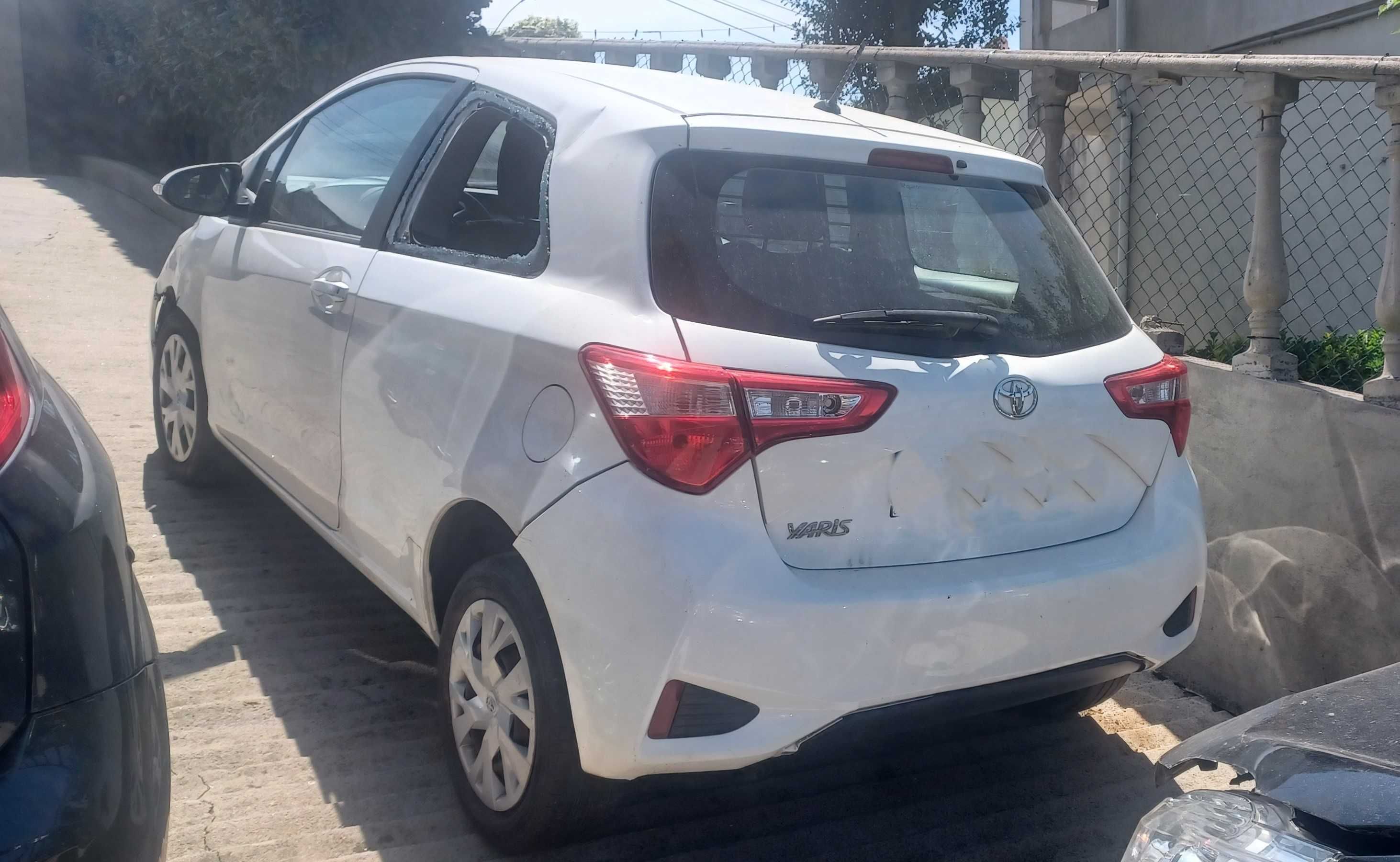 vendo Toyota YARIS 1.4 D VAN acidentado salvado 2018 com 78000 km