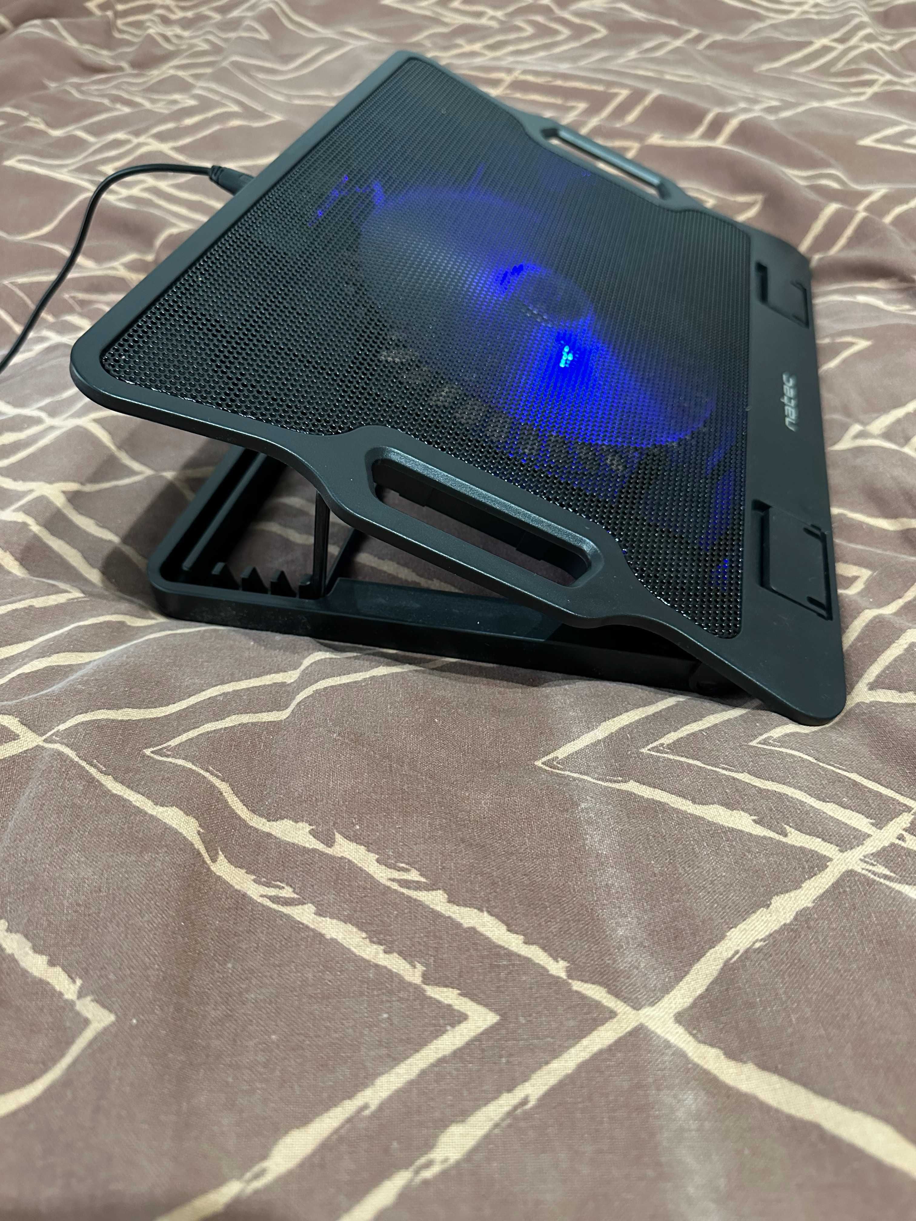 Mysz, klawiatura, podstawa z chłodzeniem do laptopa