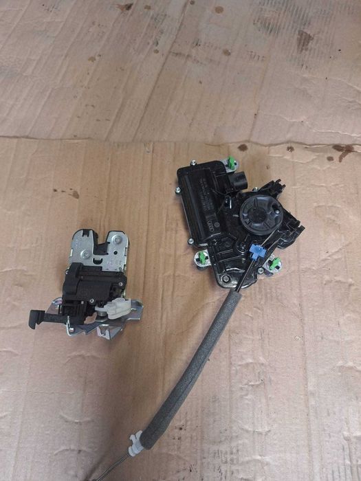 zamek klapy bagaznika z mechanizmem elektrycznego zamykania