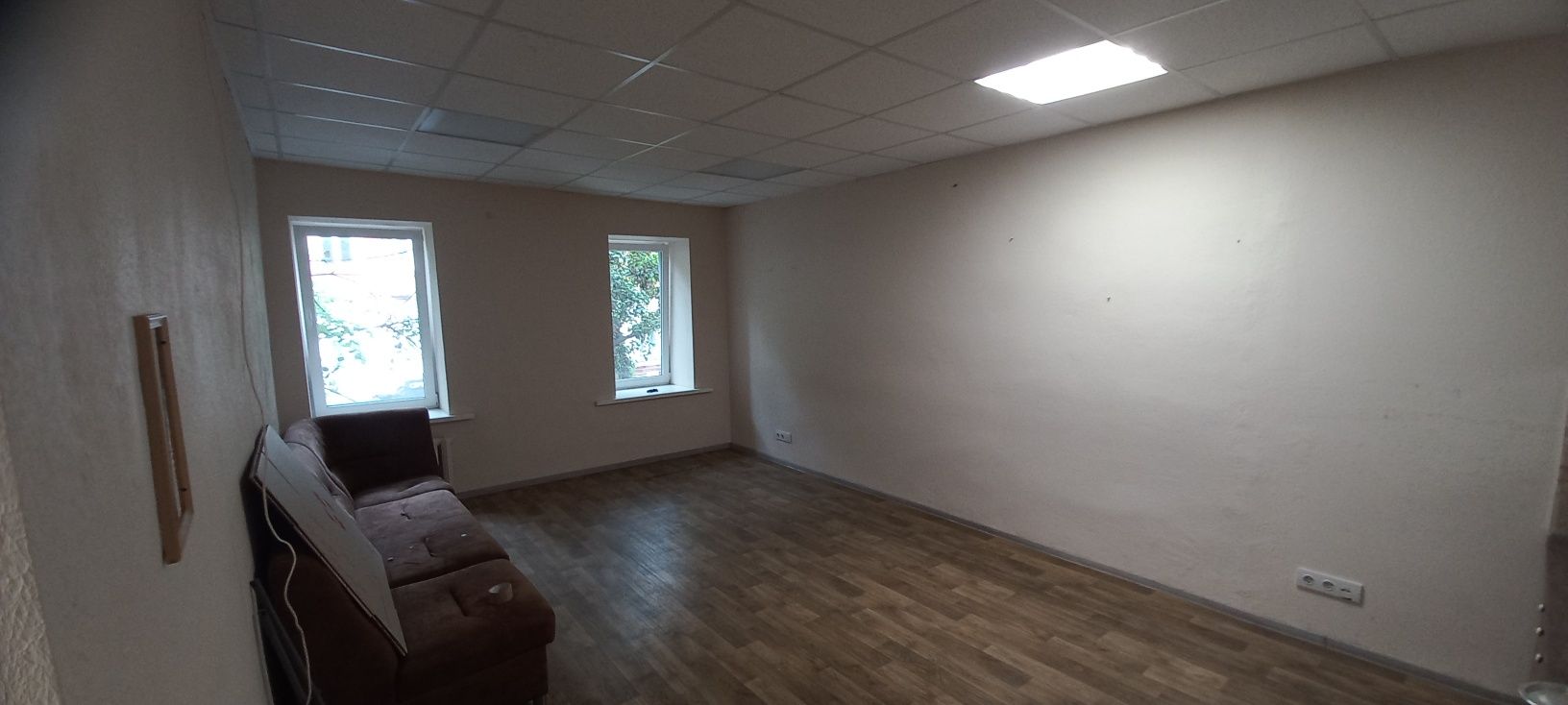 Без комиссии! Аренда под офис, салон, шоу-рум - 26 м.кв., в центре.
