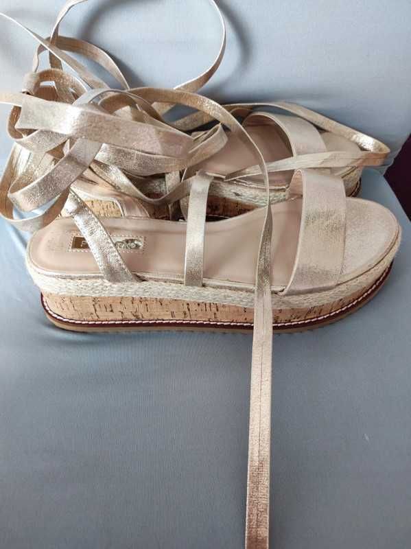 Primark r 41 ciekawe sandały wiązane na łydce