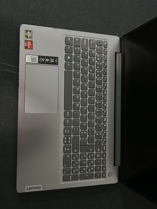 Portátil LENOVO IdeaPad 3 15ALC6 – Excelente estado