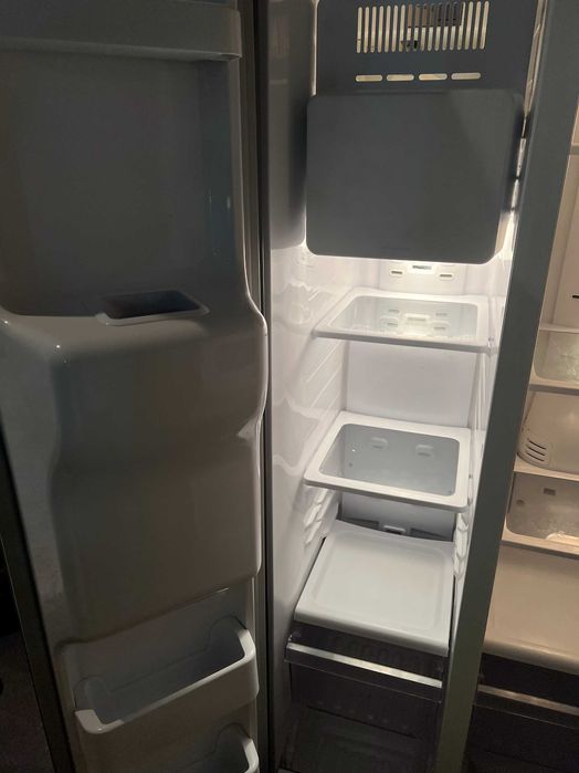 Продам Холодильник Samsung  SIDE By SIDE