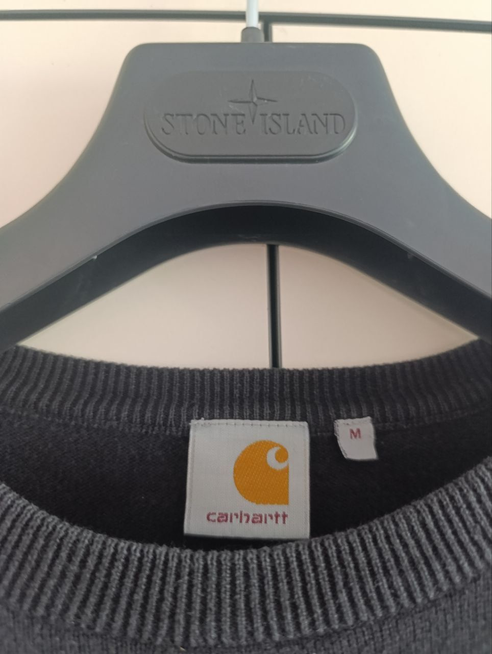 Світер carhartt.