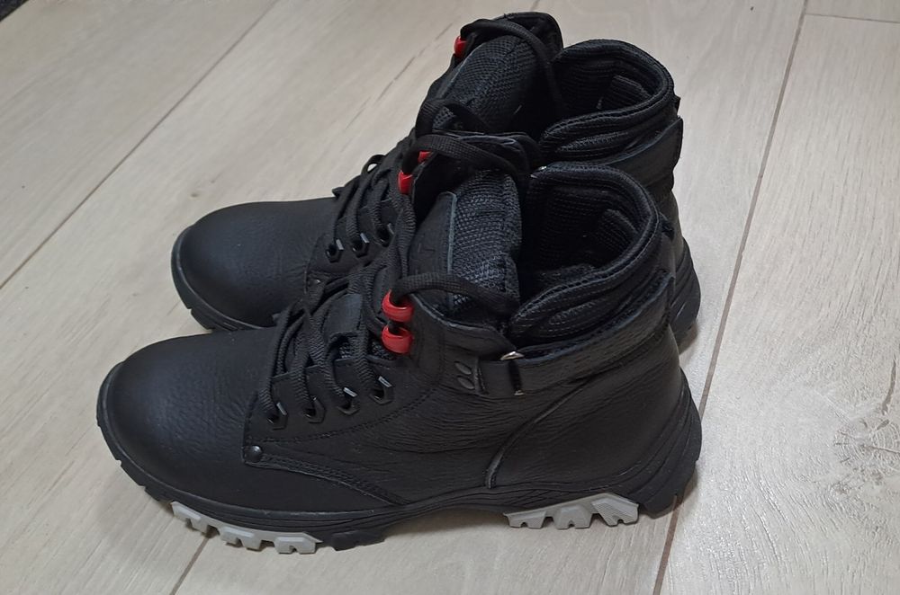 Продам новые зимние ботинки,р.39 Mida