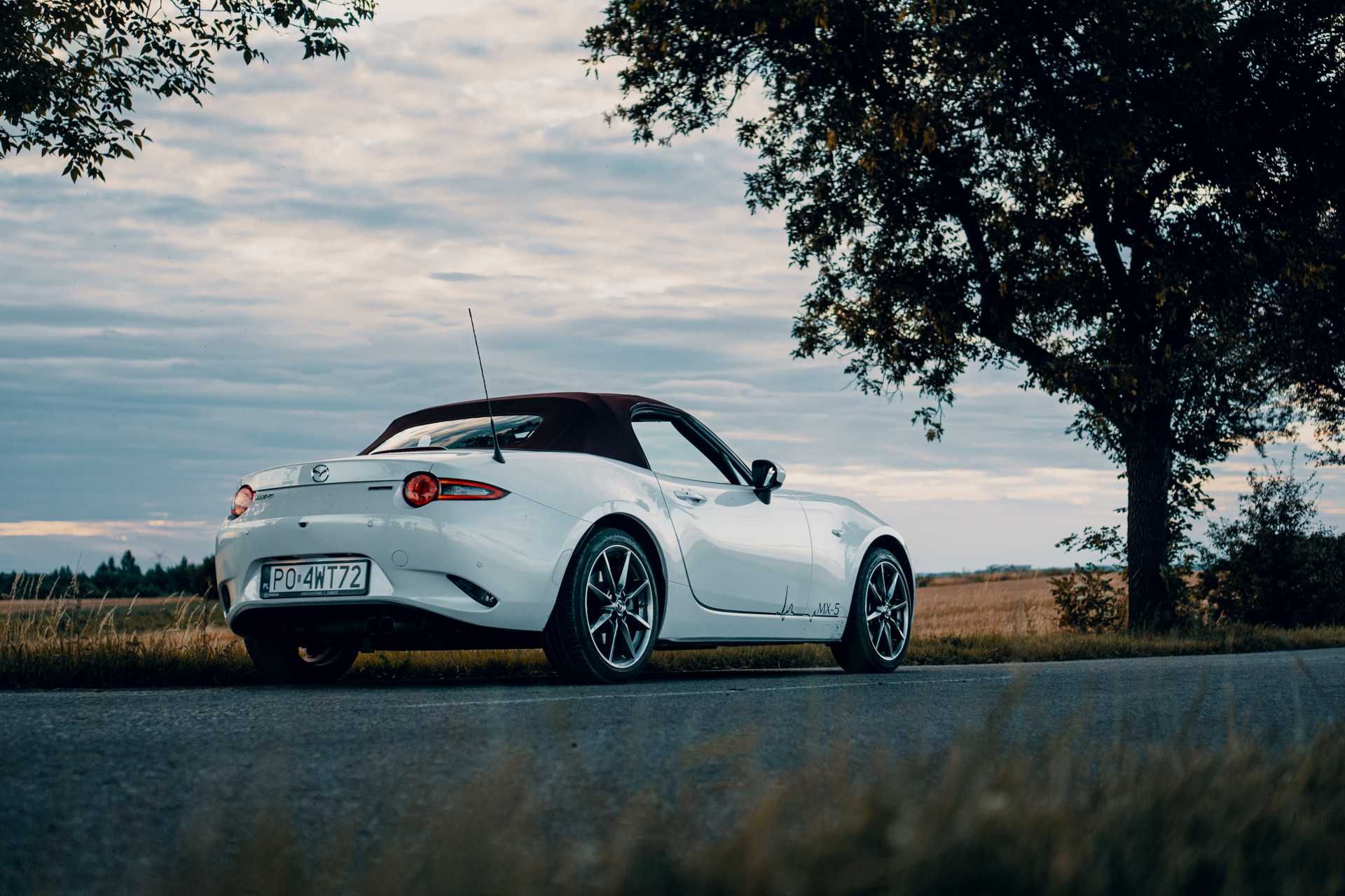 Wynajem Mazda MX-5 2.0 Miata cabrio bez kaucji wypożyczalnia samochodó