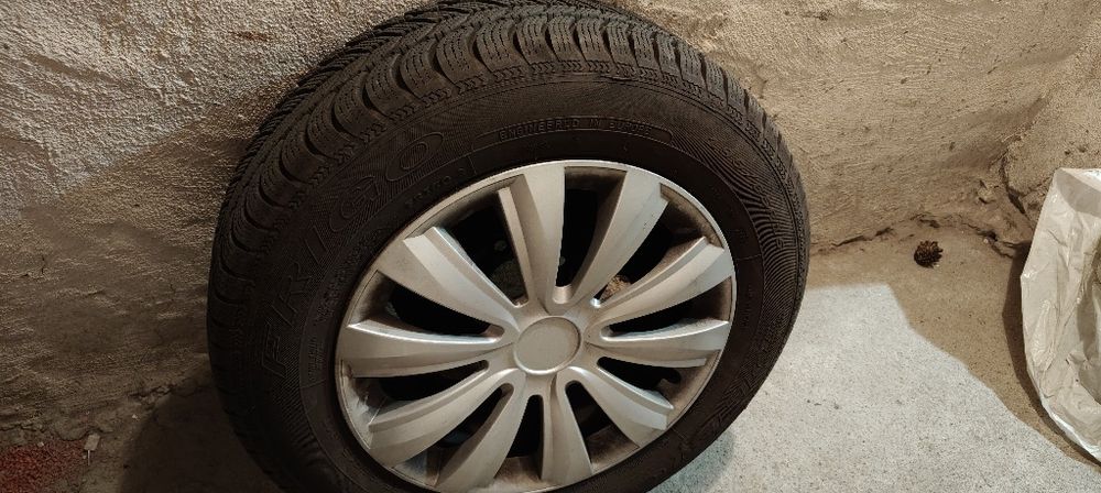 Komplet opon zimowych 195/65 R15 na felgach stalowych 4szt