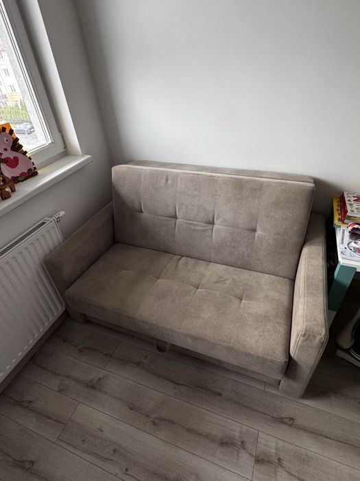 Mała szara sofa rozkladana