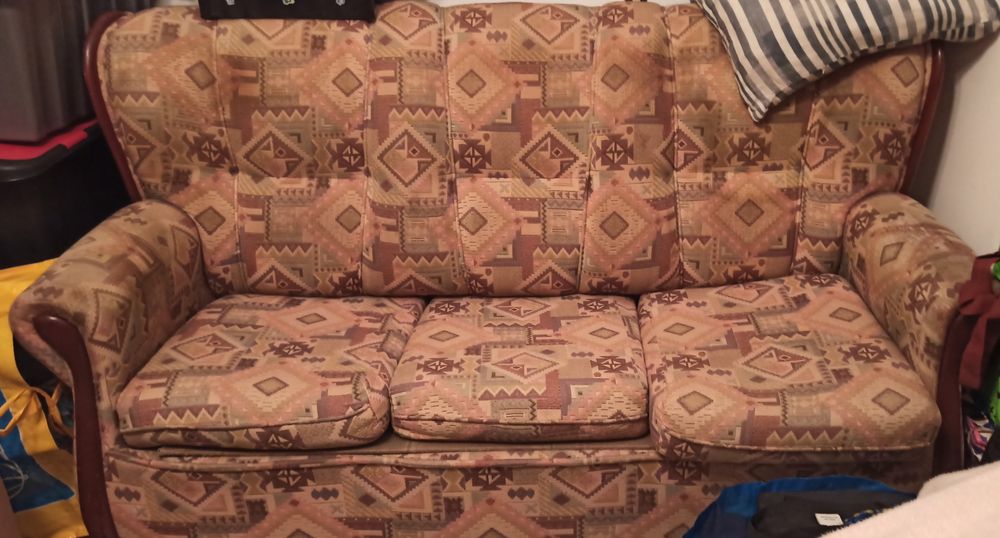Vendo conjunto de 2 poltronas e 1 sofá 3 lugares