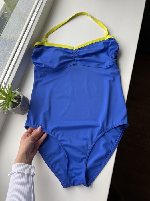 Яскравий суцільний купальник спільний злитний