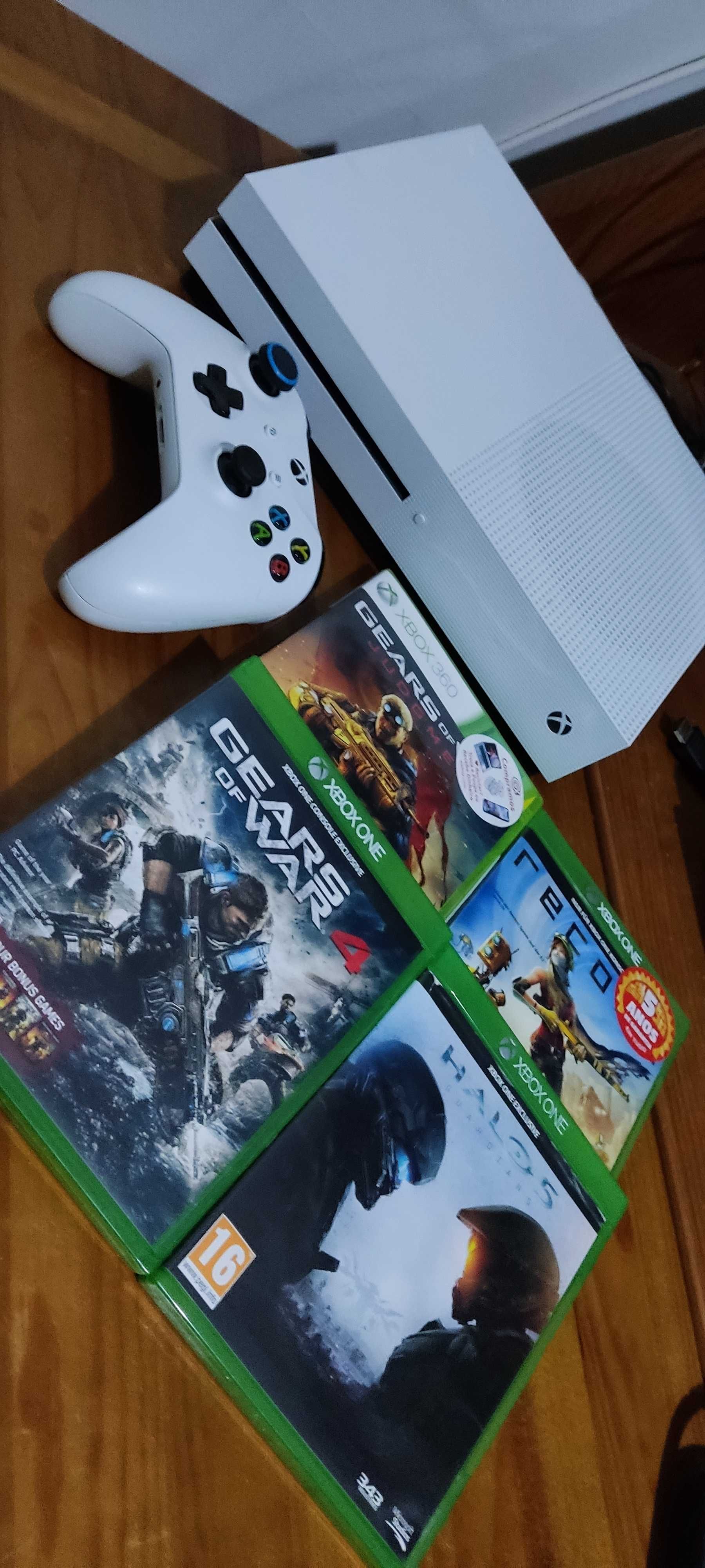XBox ONE de 500gb como nova + comando + 4 Jogos + caixa