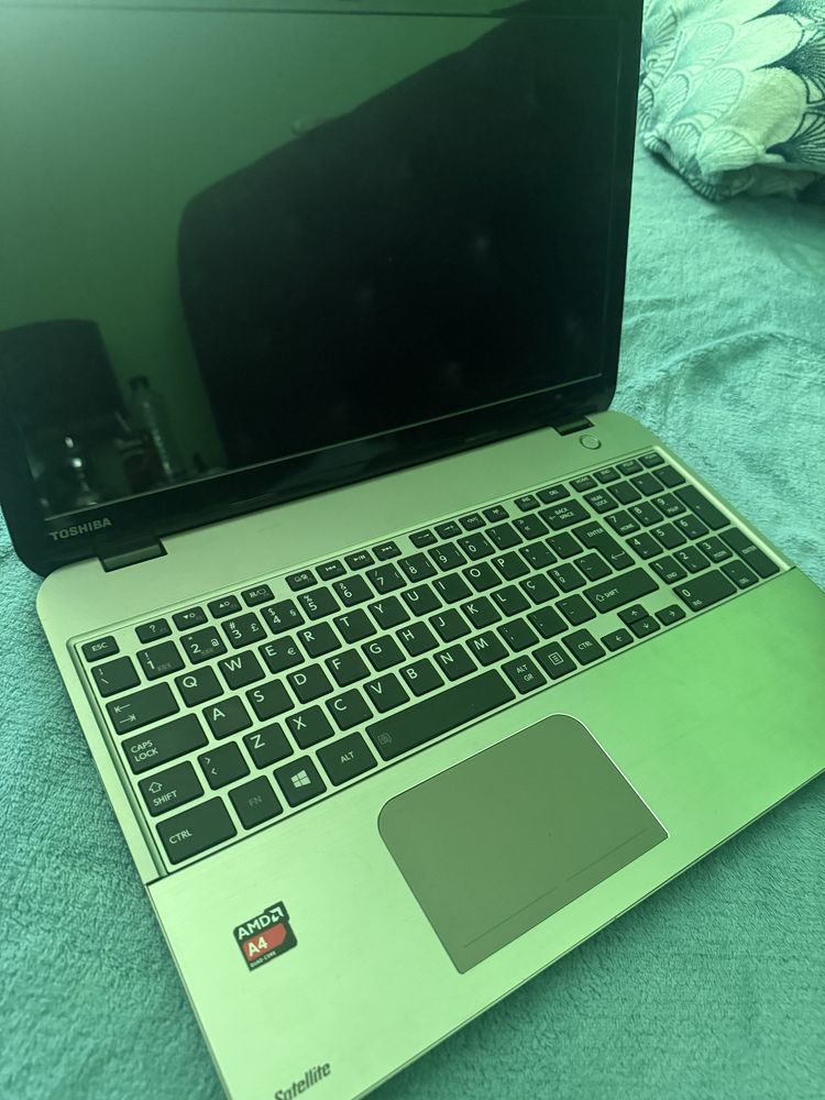 Toshiba SATELLITE M50D-A-118 a funcionar