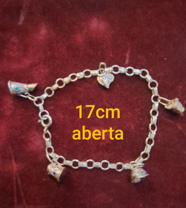 Pulseiras vintage em prata charms.