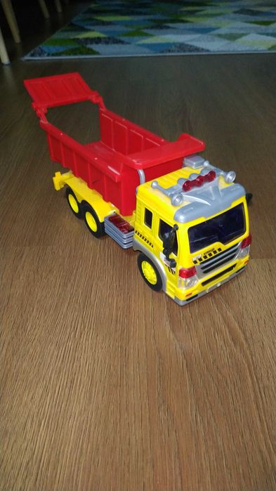 машинка на батарейках