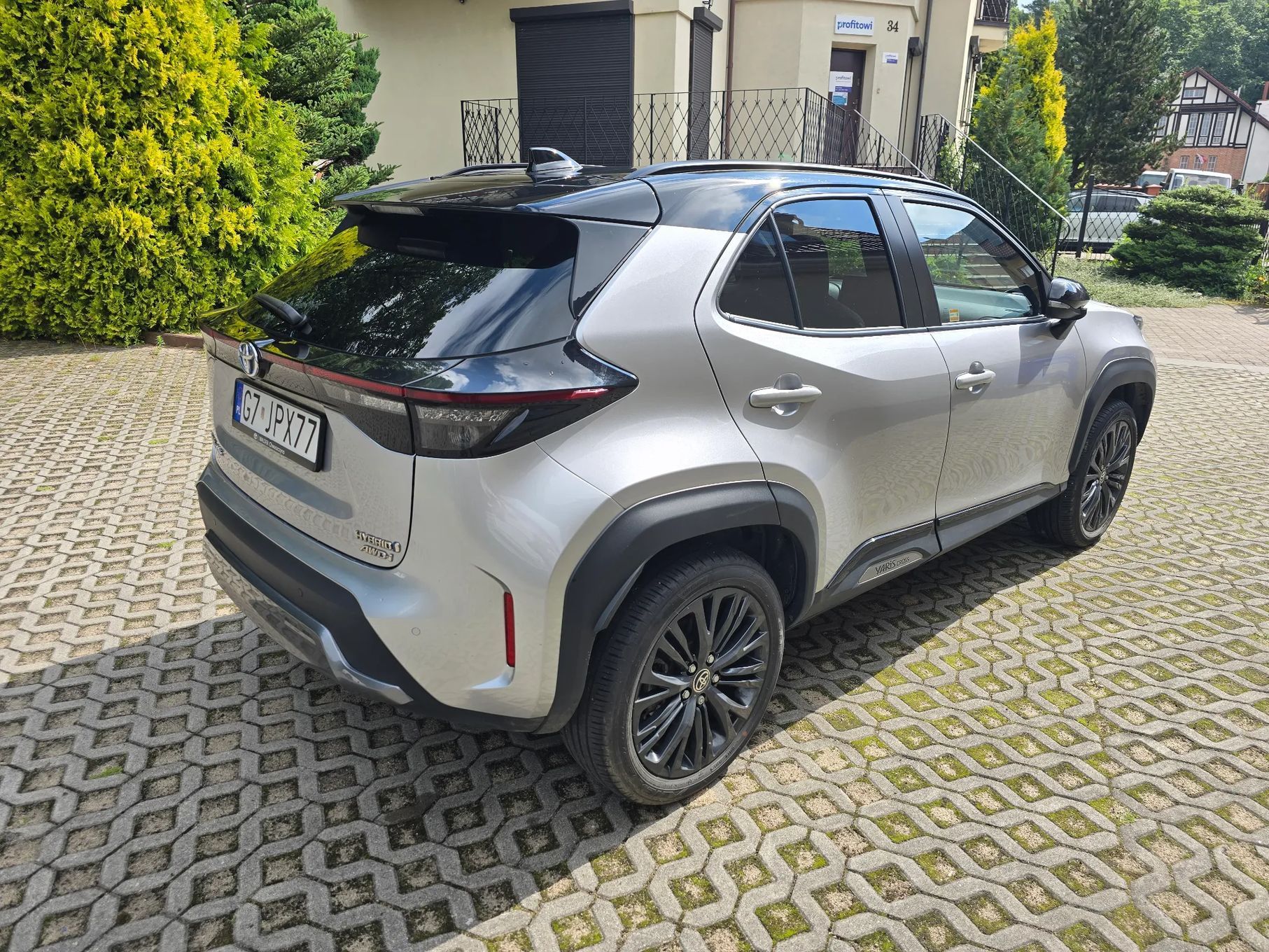 Toyota Yaris Cross 1.5 Hybrid Dynamic Force AWD-i 116 KM e-CVT 4x4 pakiet VIP