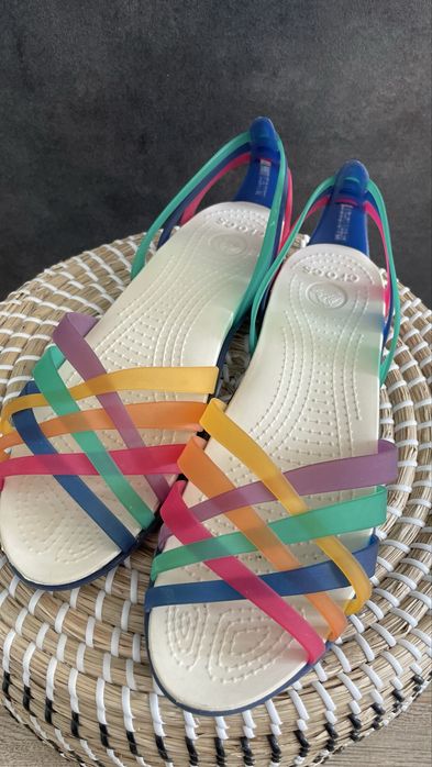 Crocs sandały Huarache Flat Multi/Cerulean Blue W10 41/42
