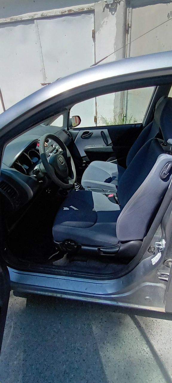 Honda Jazz 2006 1.4 benzyna 2 komplety kół