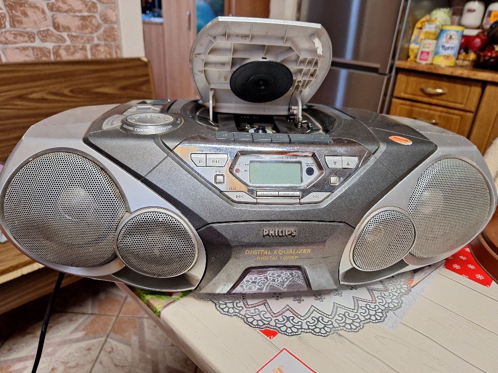 Radiomagnetofon na płyty cd radio i kasety