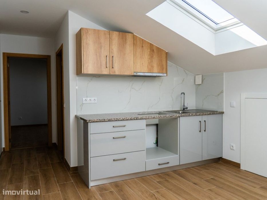 Arrendamento | Apartamento T1 | Novo | Cozinha Semi-Equipada | Vale...