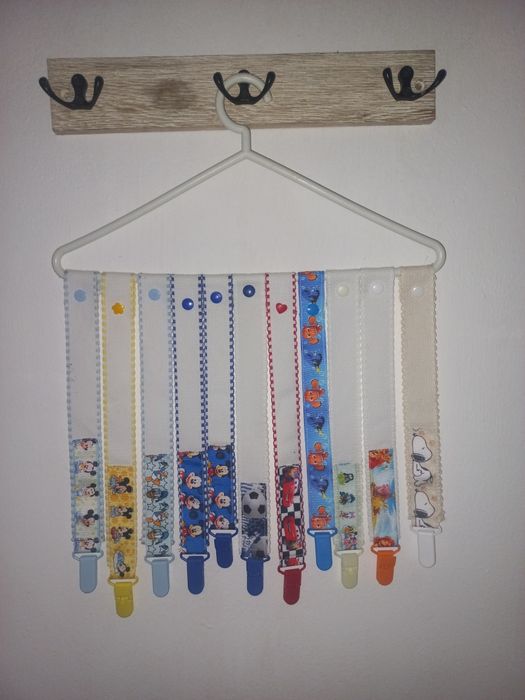 Prende chucha em ponto cruz