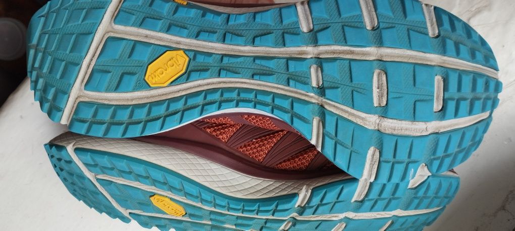 Brooks 44, 5 l Keen, Merrell 40