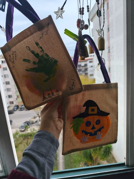 Sou ama ,tenho amor para dar