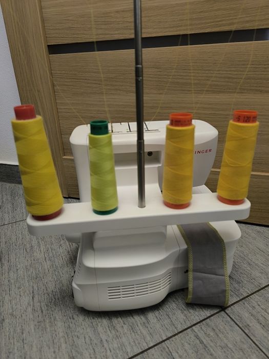 Maszyna do szycia overlock Singer