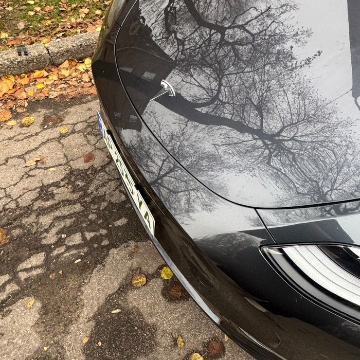 Рамка номерного знака Tesla Model Y |фіксація без подіума|форма бампер