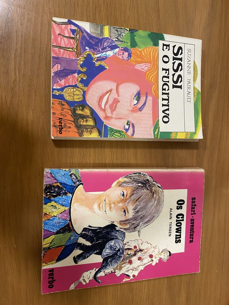 Conjunto de Livros Antigos