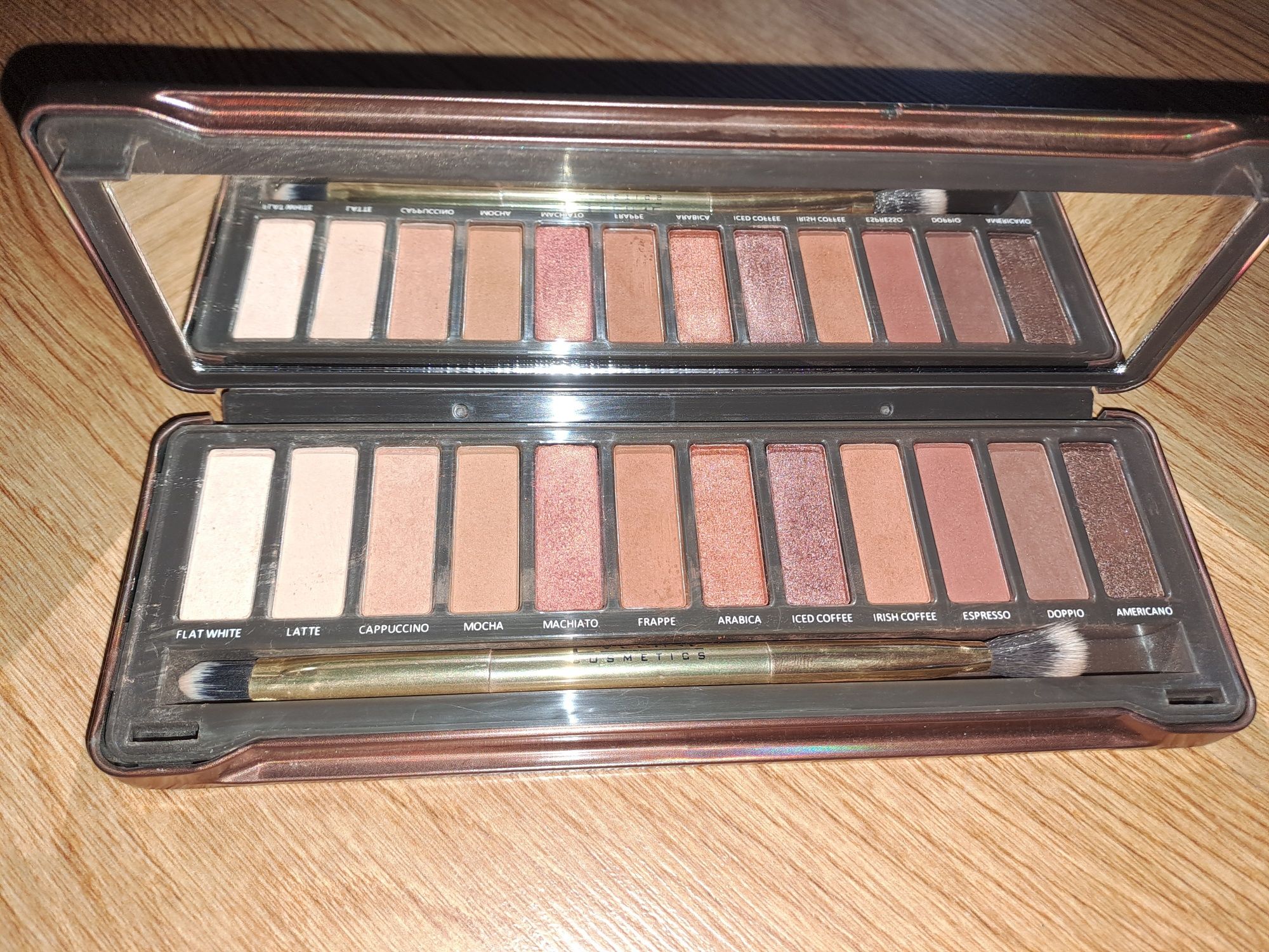 Paletka cieni do powiek Eveline Charming mocha