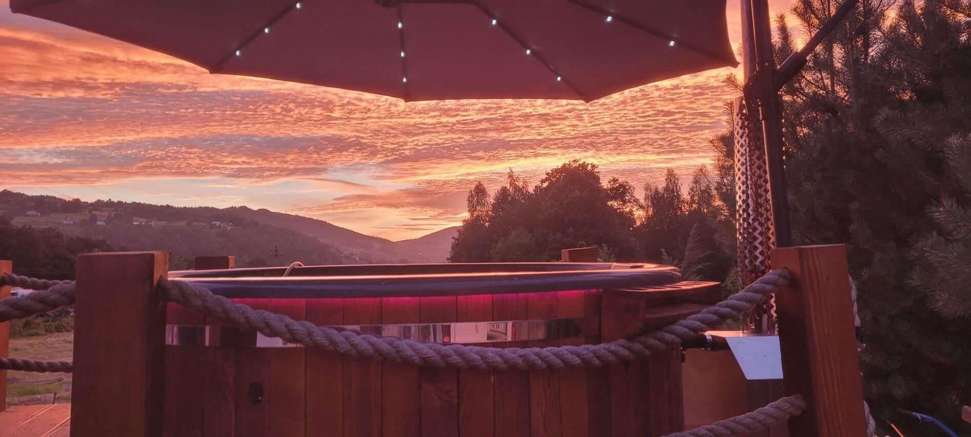 Mobilna bania jacuzzi balia wynajem karaoke wieczór filmowy  piana