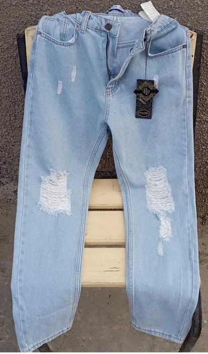 Джинсы рваные светлые