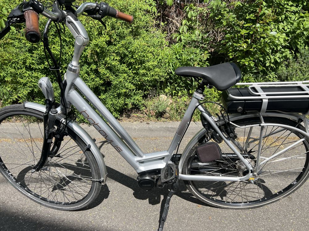 Rower elektryczny BATAVUS 36V centralny YAMAHA NEXUS hydraulika /B