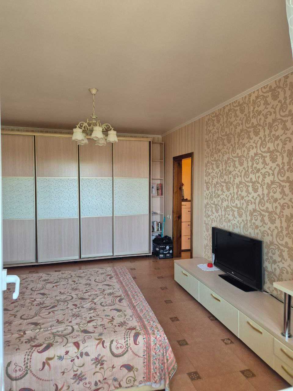 Продаж ВЕЛИКОЇ 2х кім квартири. В. Бизова (Якіра)